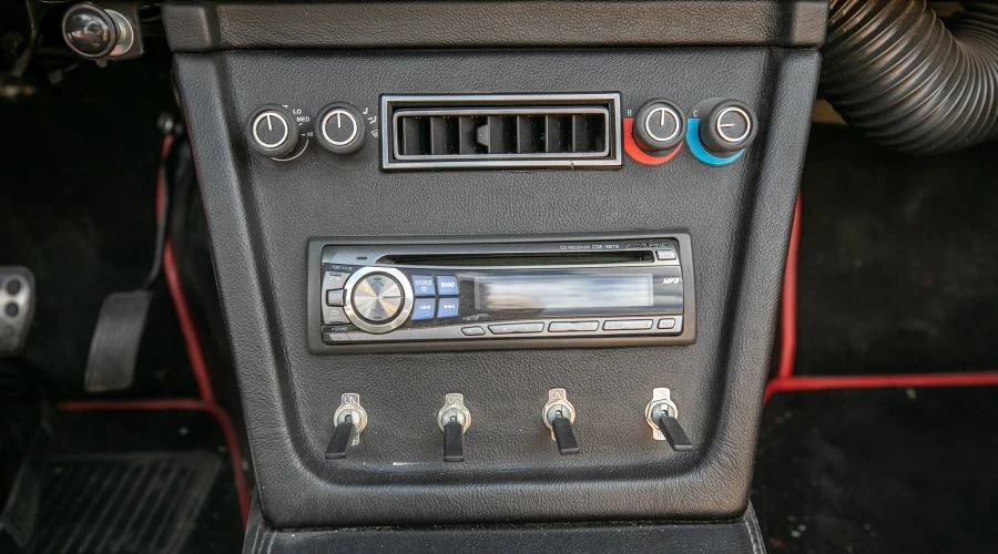 1989 Modena - Image 27 of 31