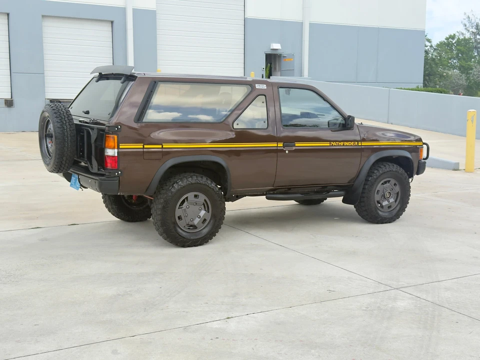 1989 Nissan Pathfinder 1st Gen - Image 26 of 31