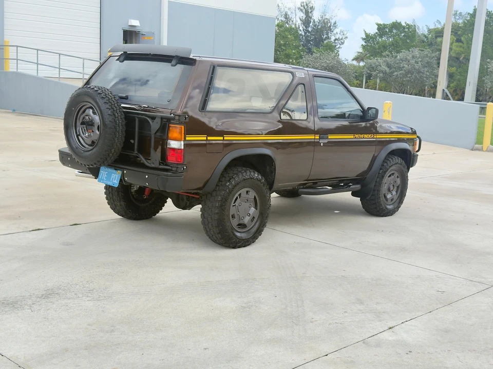 1989 Nissan Pathfinder 1st Gen - Image 24 of 31