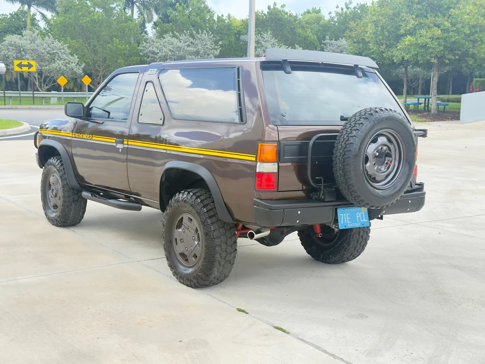 1989 Nissan Pathfinder 1st Gen - Image 17 of 31