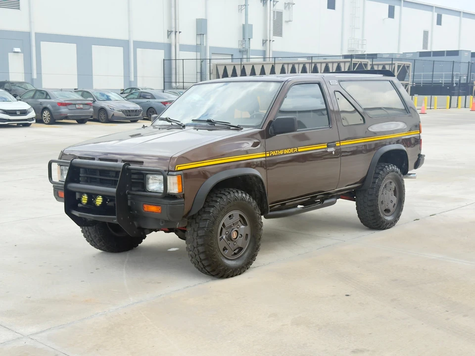 1989 Nissan Pathfinder 1st Gen - Image 11 of 31
