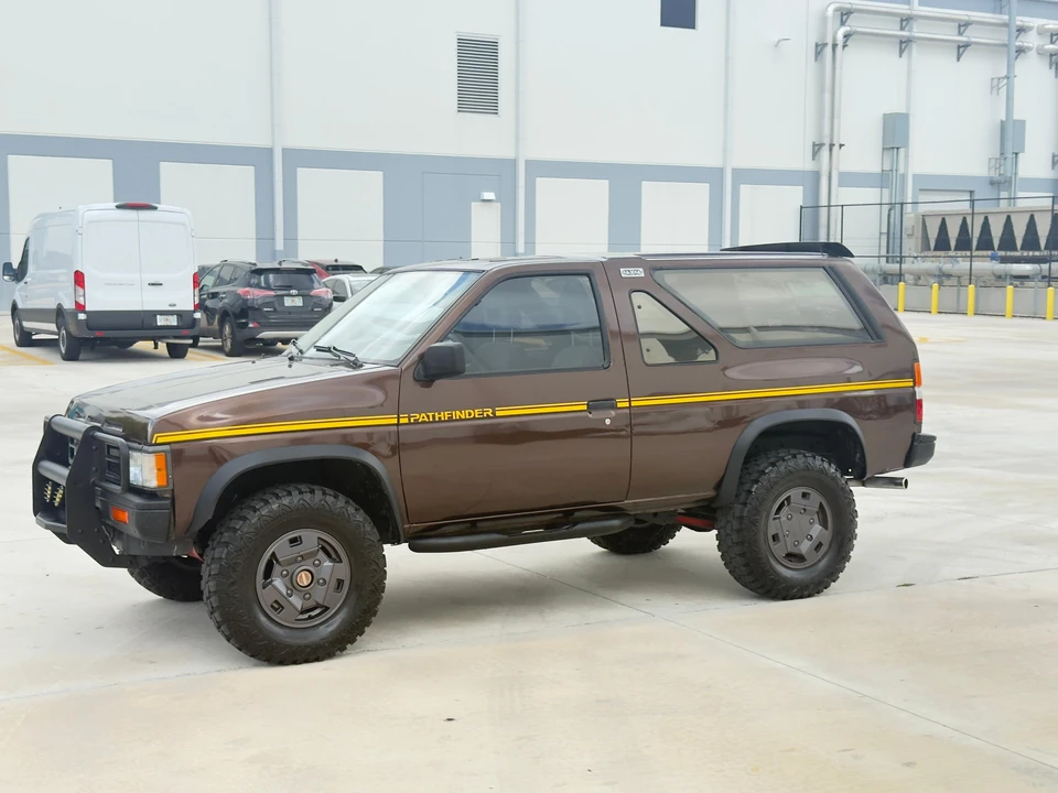 1989 Nissan Pathfinder 1st Gen - Image 13 of 31