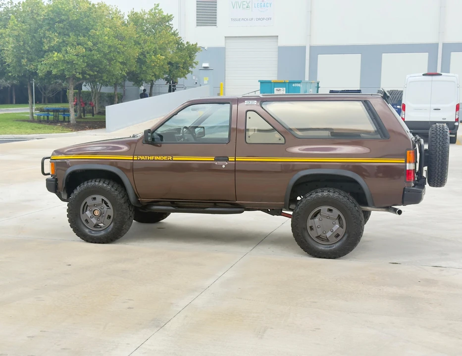 1989 Nissan Pathfinder 1st Gen - Image 16 of 31