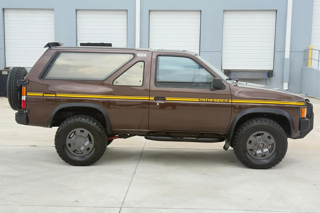 1989 Nissan Pathfinder 1st Gen - Image 3 of 31