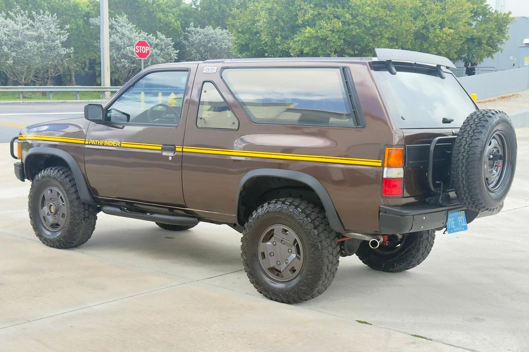 1989 Nissan Pathfinder 1st Gen - Image 4 of 31