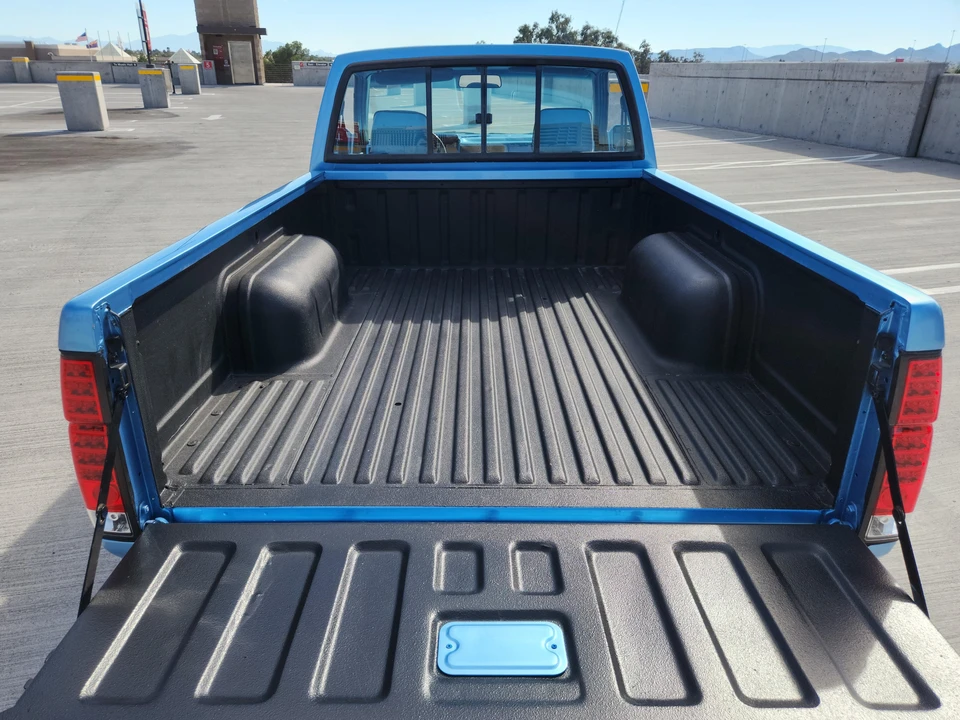 1989 Nissan - Image 9 of 31