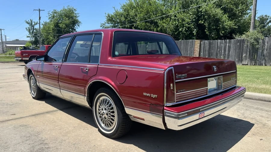 1989 Oldsmobile 98 - Image 8 of 8