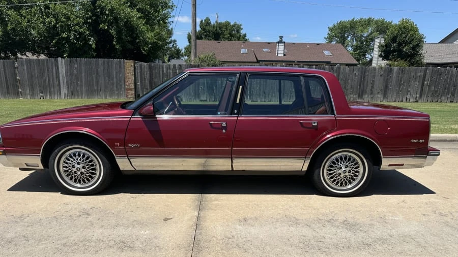 1989 Oldsmobile 98 - Image 7 of 8