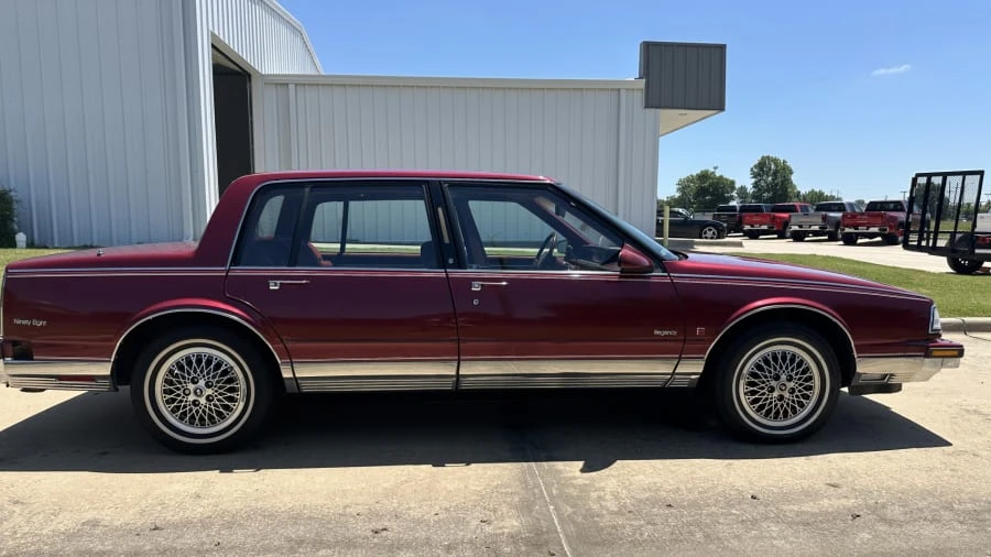 1989 Oldsmobile 98 - Image 2 of 8