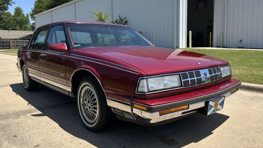 1989 Oldsmobile 98 - Image 6 of 8