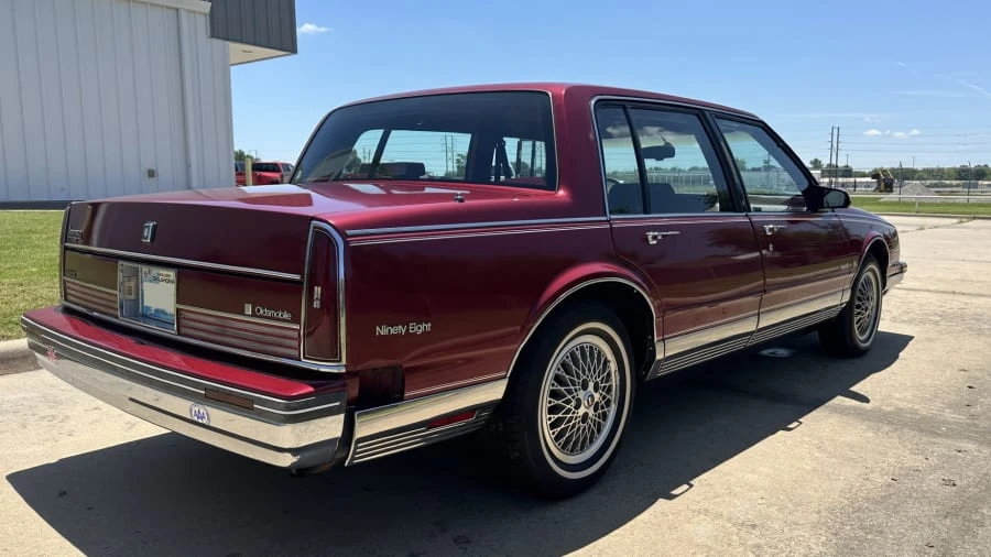 1989 Oldsmobile 98 - Image 3 of 8