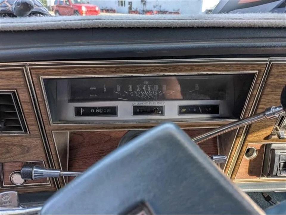 1989 Oldsmobile Custom Cruiser - Image 6 of 11