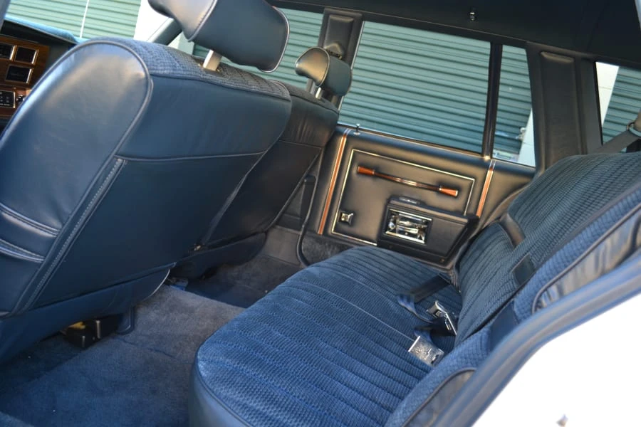 1989 Oldsmobile Custom Cruiser - Image 5 of 14