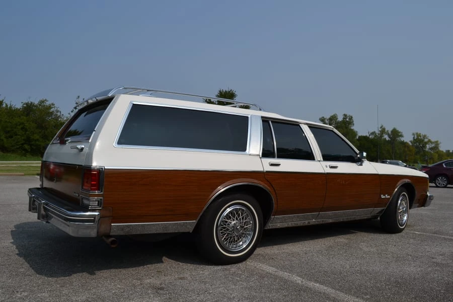 1989 Oldsmobile Custom Cruiser - Image 2 of 14