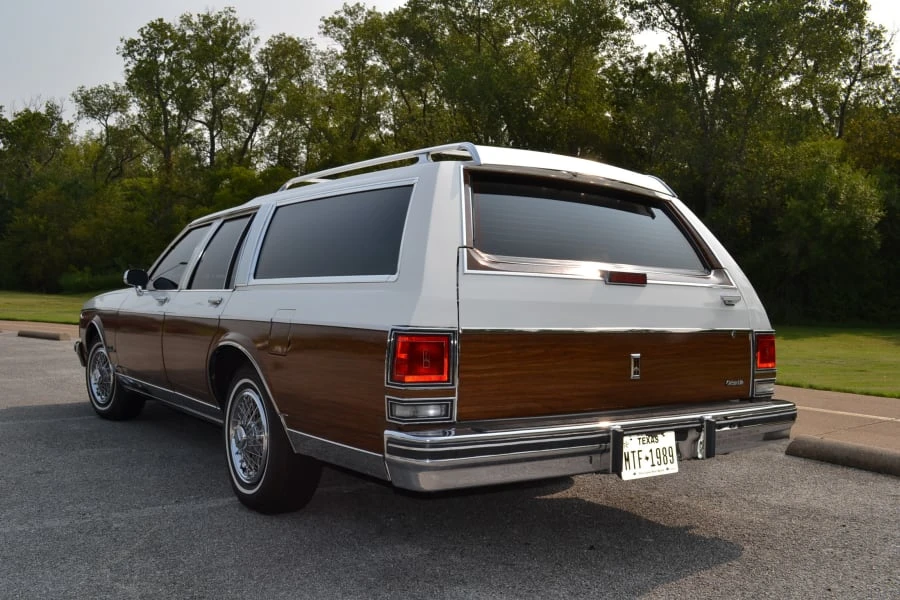 1989 Oldsmobile Custom Cruiser - Image 13 of 14