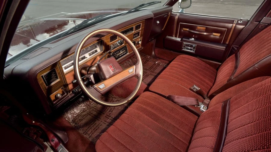 1989 Oldsmobile Custom Cruiser - Image 15 of 20