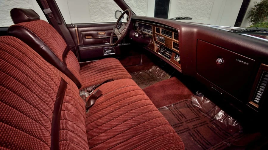 1989 Oldsmobile Custom Cruiser - Image 16 of 20
