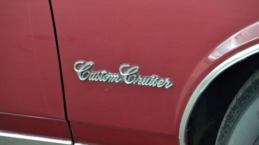 1989 Oldsmobile Custom Cruiser - Image 6 of 20
