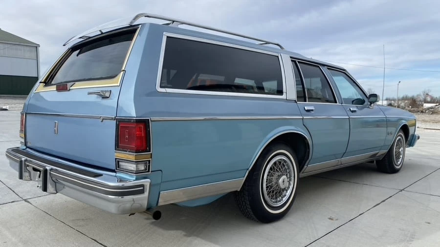 1989 Oldsmobile Custom Cruiser - Image 3 of 16