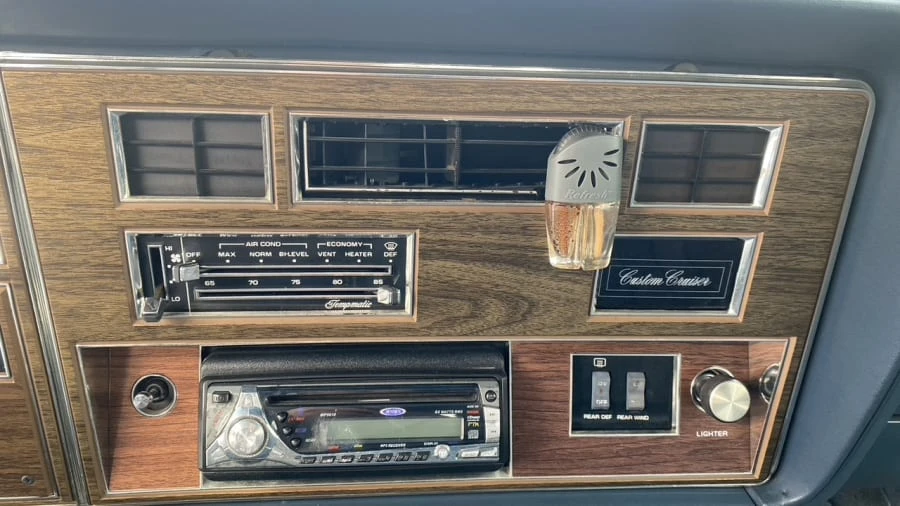 1989 Oldsmobile Custom Cruiser - Image 7 of 16