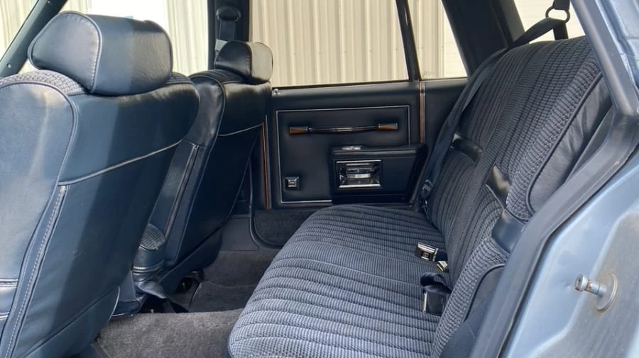 1989 Oldsmobile Custom Cruiser - Image 9 of 16