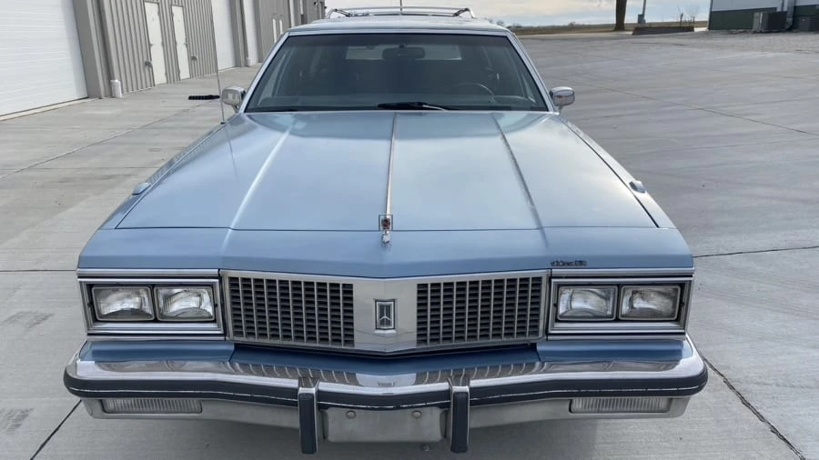 1989 Oldsmobile Custom Cruiser - Image 11 of 16
