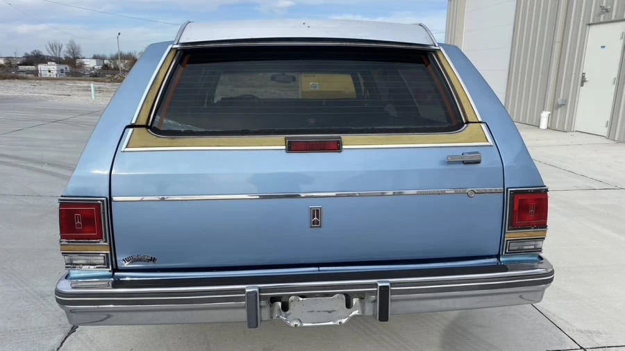 1989 Oldsmobile Custom Cruiser - Image 12 of 16