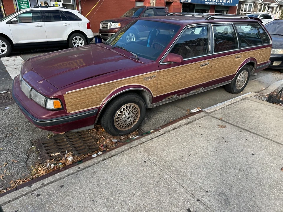 1989 Oldsmobile Custom Cruiser - Image 2 of 19