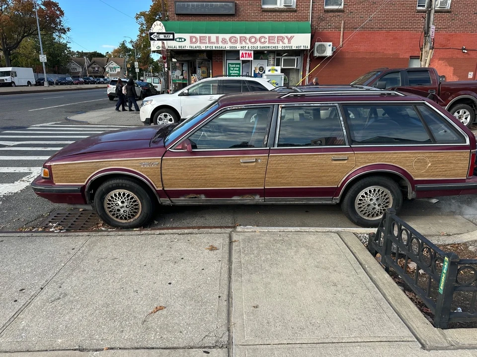 1989 Oldsmobile Custom Cruiser - Image 3 of 19