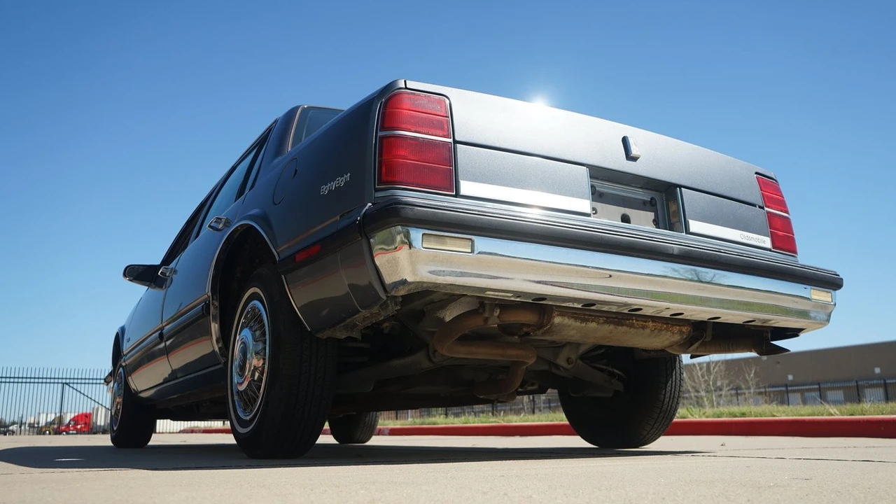1989 Oldsmobile 88 - Image 12 of 12