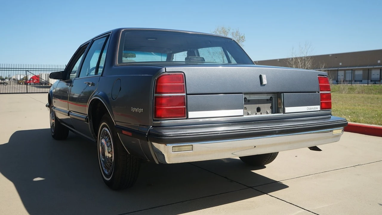 1989 Oldsmobile 88 - Image 11 of 12