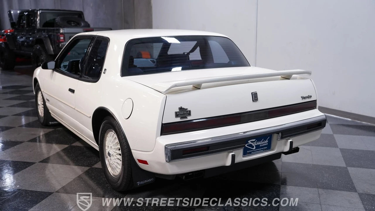 1989 Oldsmobile Toronado - Image 10 of 12