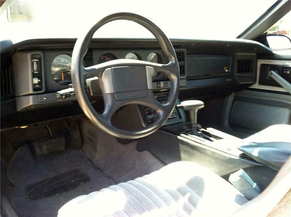 1989 Pontiac Firebird 3rd Gen - Image 3 of 4
