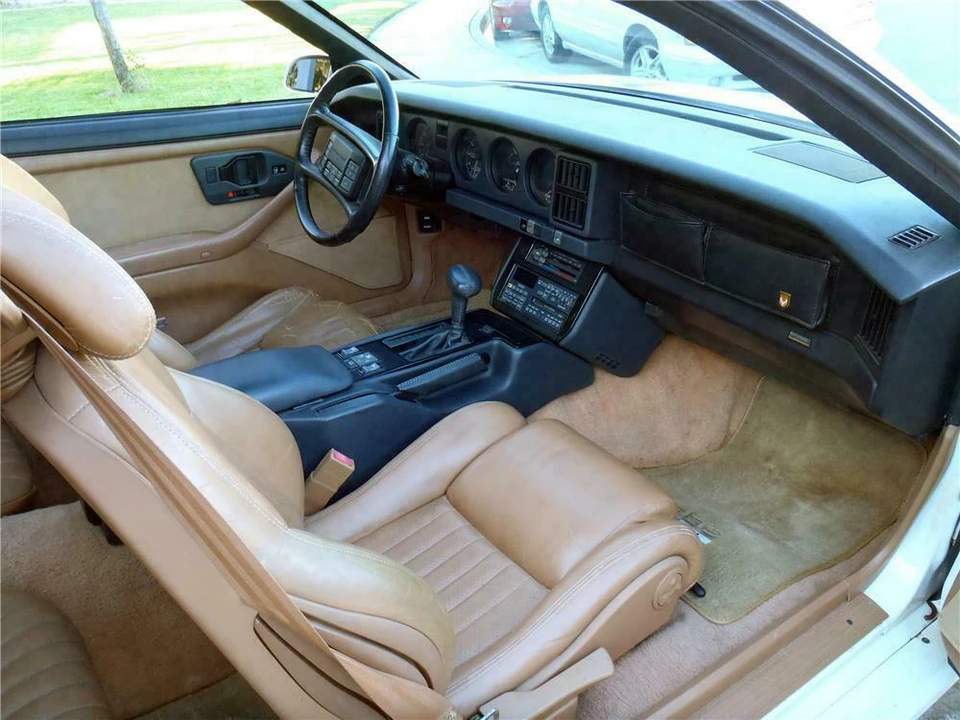 1989 Pontiac Firebird Trans Am 3rd Gen - Image 4 of 5