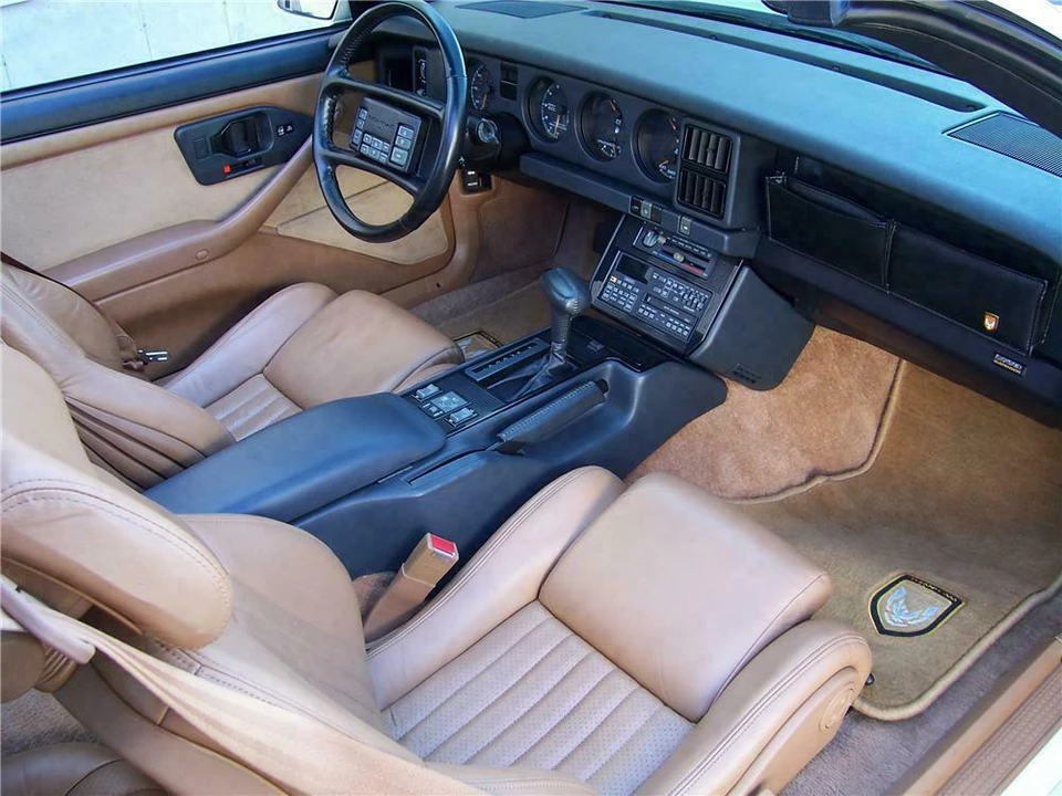 1989 Pontiac Firebird Trans Am 3rd Gen - Image 4 of 5