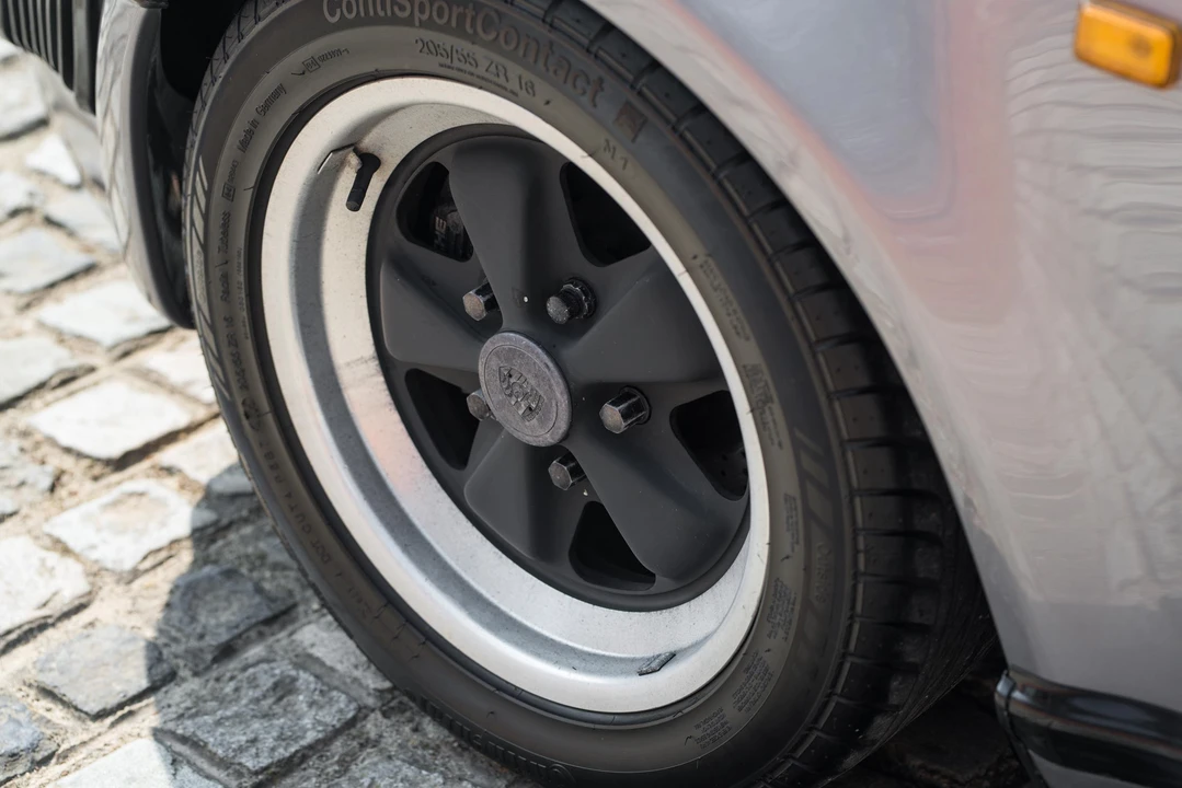1989 Porsche 911 Carrera 3.2 - Image 12 of 31