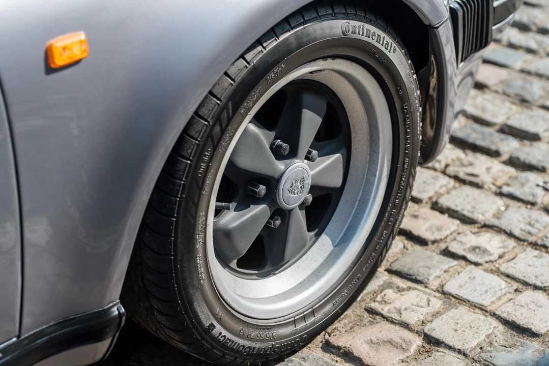 1989 Porsche 911 Carrera 3.2 - Image 11 of 31