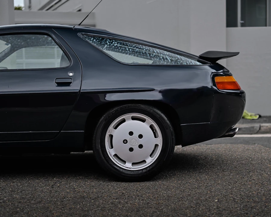 1989 Porsche 928 S4 - Image 7 of 31