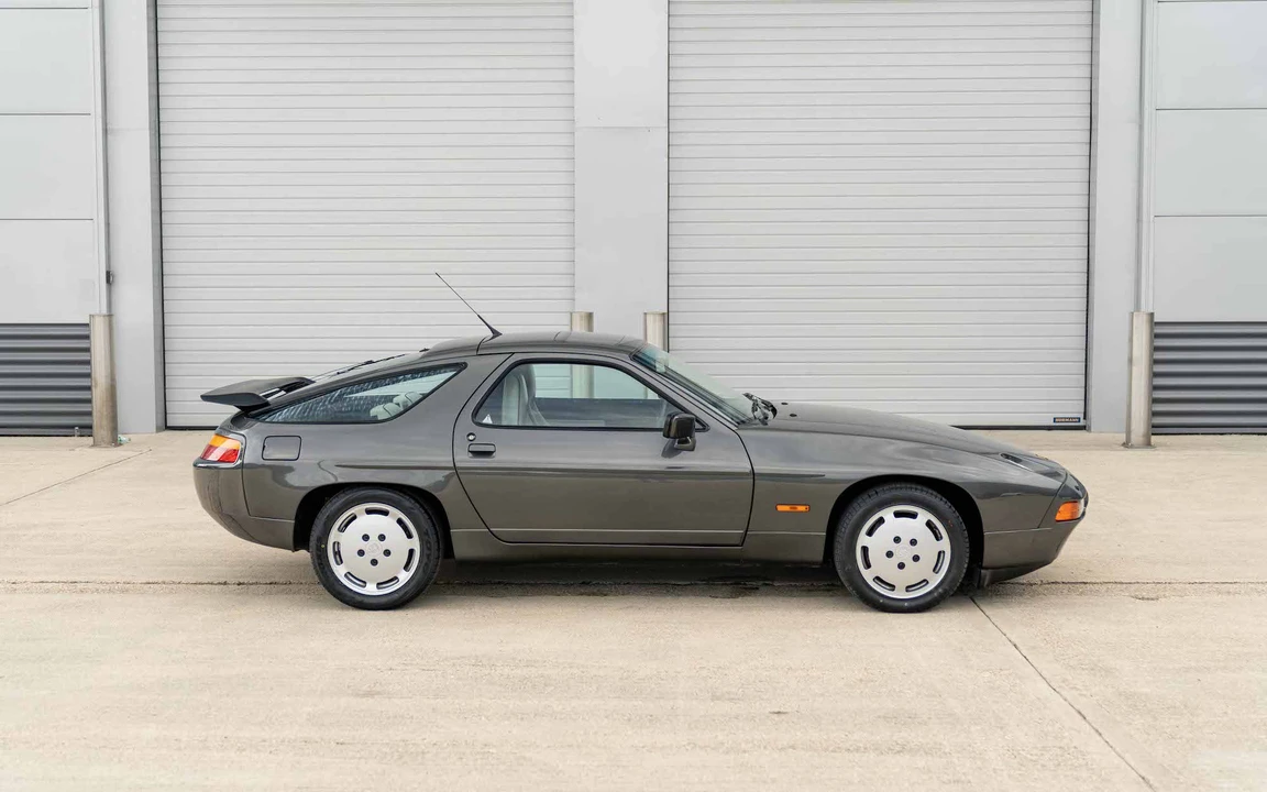 1989 Porsche 928 S4 - Image 11 of 31