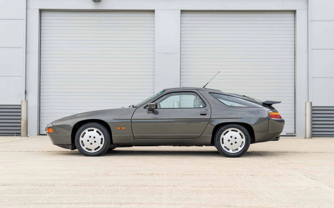 1989 Porsche 928 S4 - Image 15 of 31