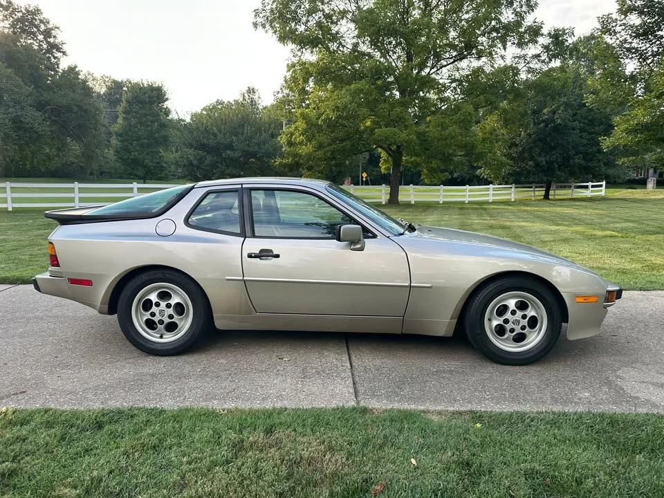 1989 Porsche 944 - Image 6 of 10