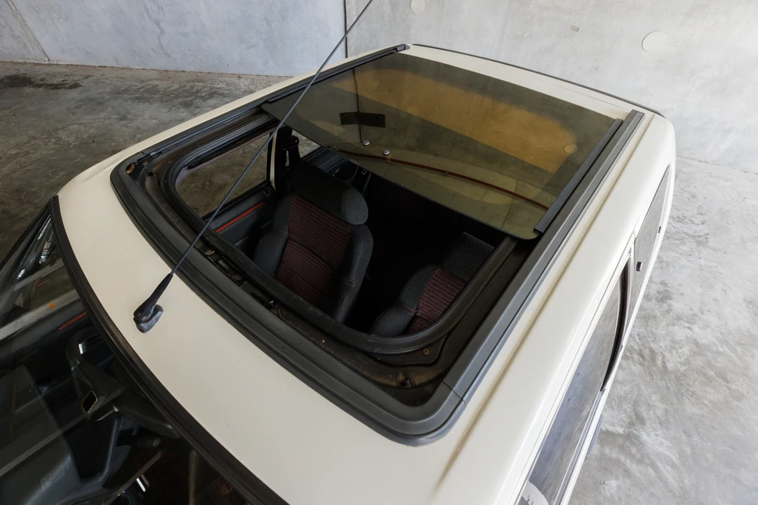 1989 Peugeot 205 GTI - Image 20 of 31