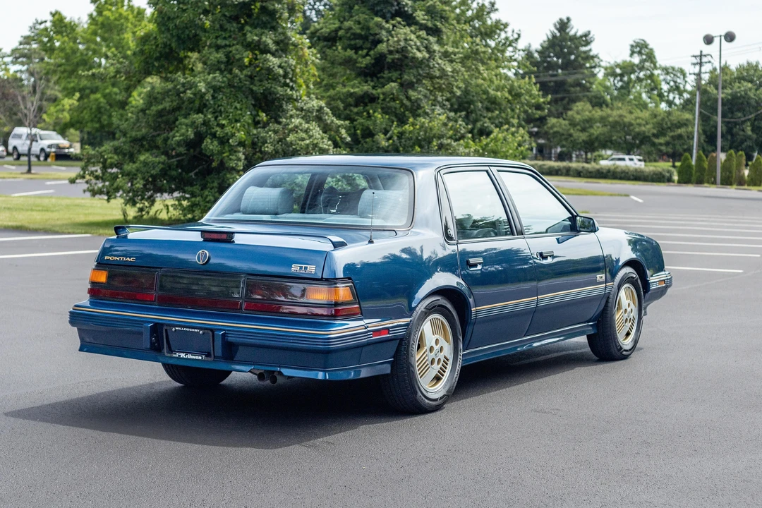 1989 Pontiac - Image 11 of 31