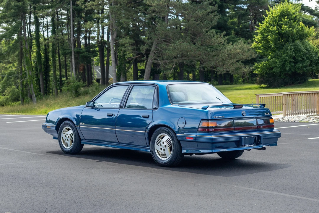 1989 Pontiac - Image 4 of 31