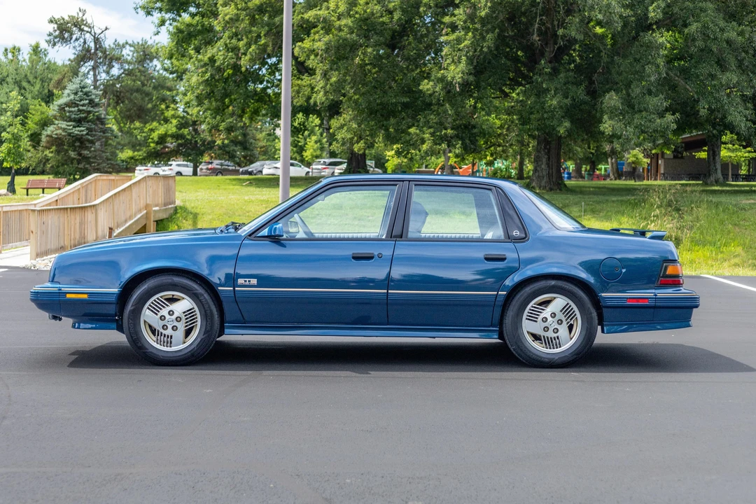 1989 Pontiac - Image 3 of 31