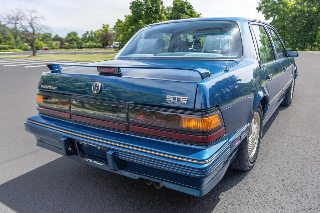 1989 Pontiac - Image 10 of 31