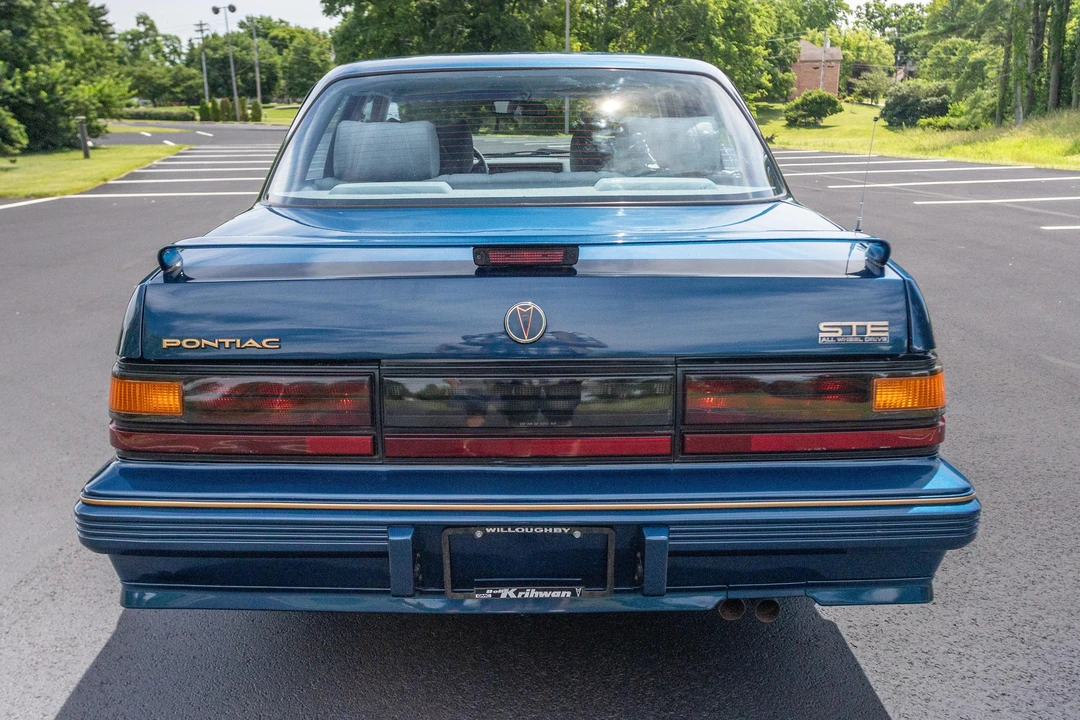 1989 Pontiac - Image 9 of 31