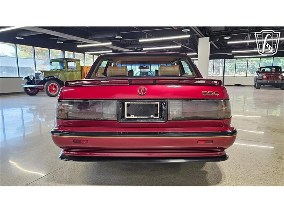1989 Pontiac Bonneville 5th+ Gen - Image 27 of 31