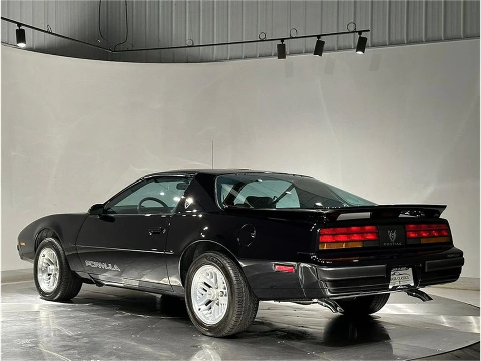1989 Pontiac Firebird 3rd Gen - Image 9 of 31