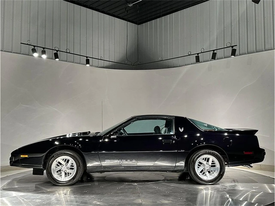 1989 Pontiac Firebird 3rd Gen - Image 10 of 31